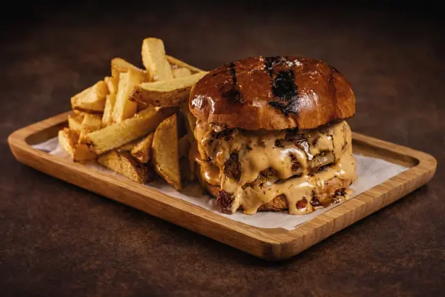 Hamburguesa Angus — Bocadillos y sandwiches, Típico Asador Argentino