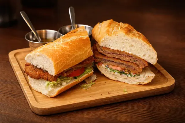 Sandwich de milanesa — Bocadillos y sandwiches, Típico Asador Argentino